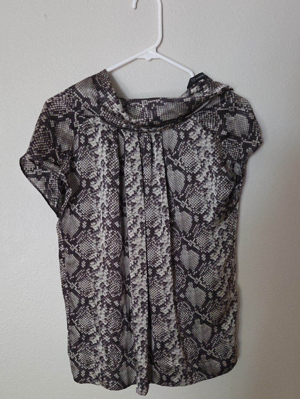 Zara Snake-Print Cap-Sleeve Blouse in Gray and Cream